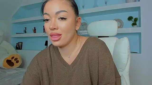 Snapshot of juliexxx chatting on November 6, 7:04 pm juliexxx online show from November 6, 7:04 pm