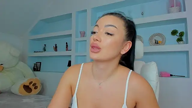 Snapshot of juliexxx chatting on November 9, 6:17 pm juliexxx online show from November 9, 6:17 pm