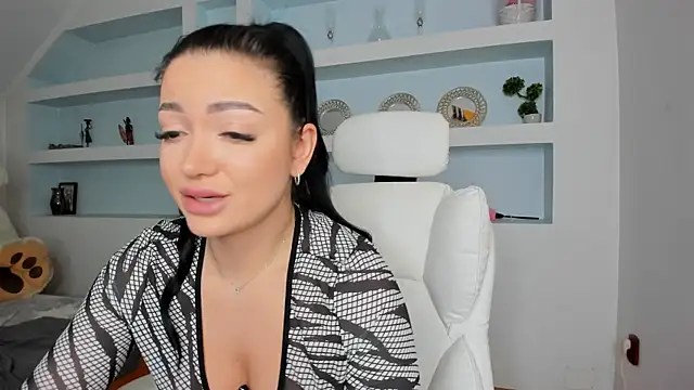 juliexxx online show from February 24, 6:17 pm