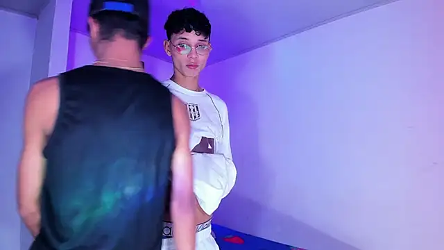 boyswantingplay online show from February 6, 7:34 am