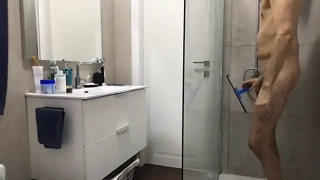 Snapshot of LukaShyGuy chatting on November 15, 7:21 pm LukaShyGuy online show from November 15, 7:21 pm