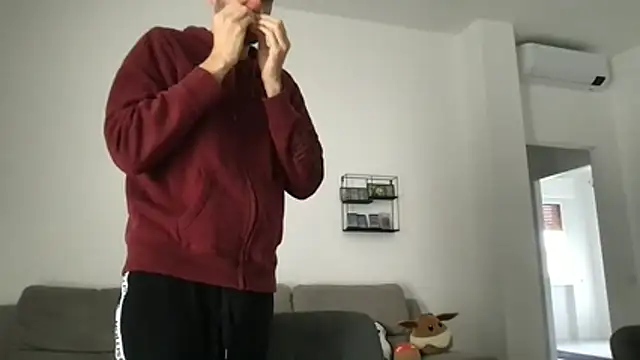 Snapshot of LukaShyGuy chatting on November 19, 8:14 am LukaShyGuy online show from November 19, 8:14 am