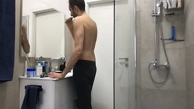 Snapshot of LukaShyGuy chatting on November 24, 7:41 am LukaShyGuy online show from November 24, 7:41 am