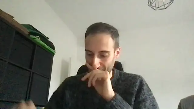 Snapshot of LukaShyGuy chatting on December 16, 1:05 pm LukaShyGuy online show from December 16, 1:05 pm