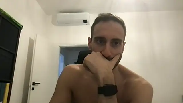 Snapshot of LukaShyGuy chatting on January 15, 7:39 pm LukaShyGuy online show from January 15, 7:39 pm