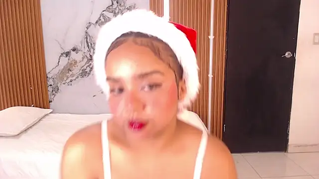 Snapshot of rosselyn_ chatting on December 13, 8:14 pm rosselyn online show from December 13, 8:14 pm