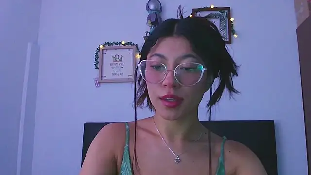 Snapshot of LissyM chatting on December 1, 12:21 pm LissyM online show from December 1, 12:21 pm