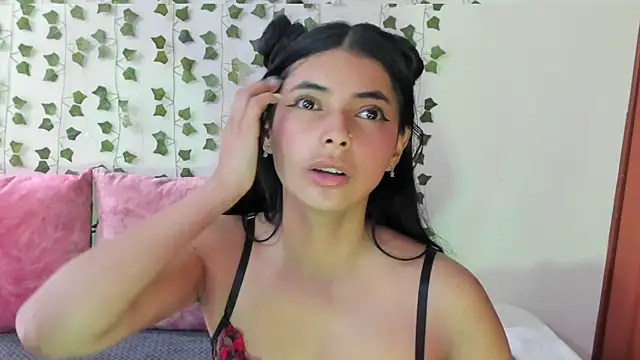 Snapshot of miadaviesx chatting on December 22, 7:33 pm miadaviesx online show from December 22, 7:33 pm