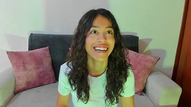 emily jonessxx online show from November 14, 6:50 pm