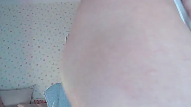 Snapshot of little_paw_ chatting on November 16, 5:35 am little paw online show from November 16, 5:35 am