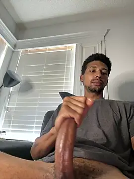 Snapshot of BigPrettyDick777 chatting on May 5, 7:33 pm BigPrettyDick777 online show from May 5, 7:33 pm