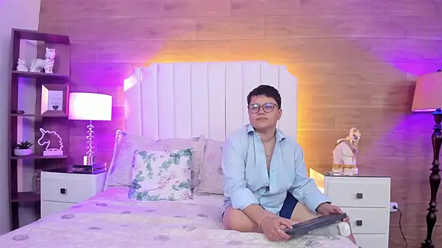 Snapshot of AmeliaConer_NovaBell chatting on December 13, 8:25 pm AmeliaConer NovaBell online show from December 13, 8:25 pm