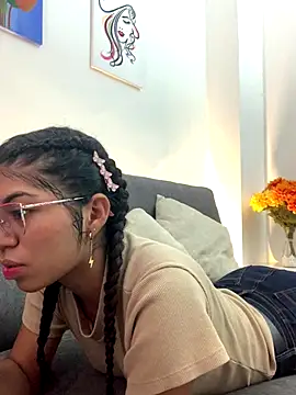 joryinateen online show from October 27, 7:51 pm