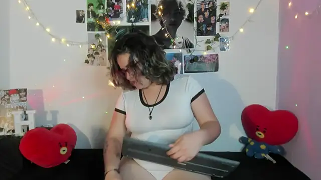 Snapshot of Rose_Hellen chatting on October 27, 4:05 am Rose Hellen online show from October 27, 4:05 am