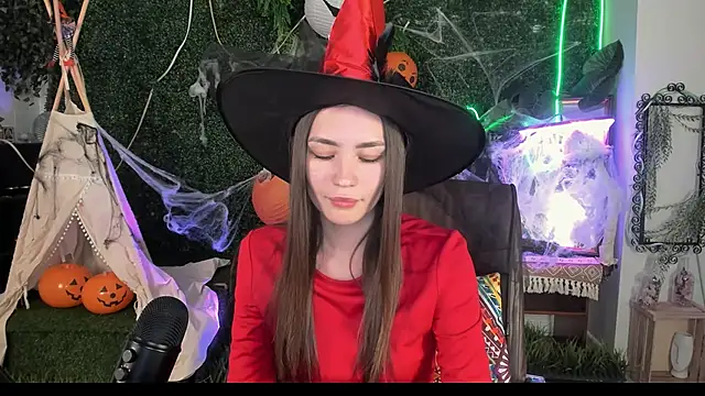 Snapshot of lollyrais chatting on October 31, 1:45 pm lollyrais online show from October 31, 1:45 pm