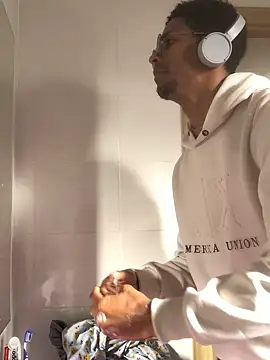 Albert Madrid online show from November 6, 1:45 pm