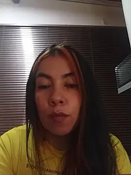 Snapshot of lili_hiugs chatting on November 6, 2:45 am lili hiugs online show from November 6, 2:45 am