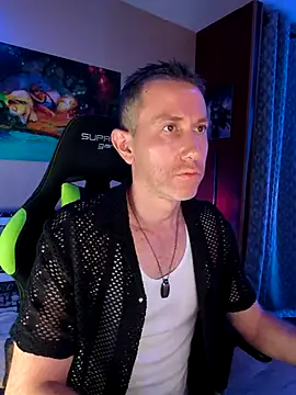 Snapshot of Gamerinleather chatting on October 28, 7:27 pm Gamerinleather online show from October 28, 7:27 pm