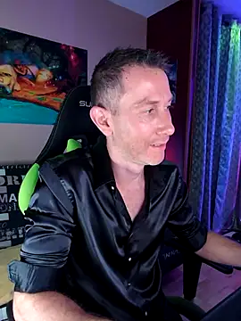 Snapshot of Gamerinleather chatting on October 29, 7:04 pm Gamerinleather online show from October 29, 7:04 pm