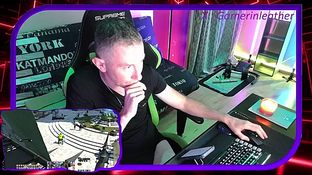 Snapshot of Gamerinleather chatting on November 1, 9:17 pm Gamerinleather online show from November 1, 9:17 pm