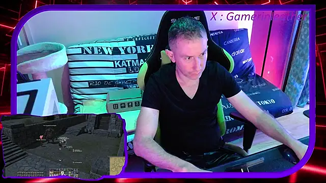 Snapshot of Gamerinleather chatting on November 4, 7:02 pm Gamerinleather online show from November 4, 7:02 pm