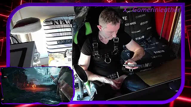 Snapshot of Gamerinleather chatting on November 11, 2:06 pm Gamerinleather online show from November 11, 2:06 pm