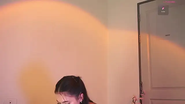 Lillu Cooper online show from April 11, 7:45 am