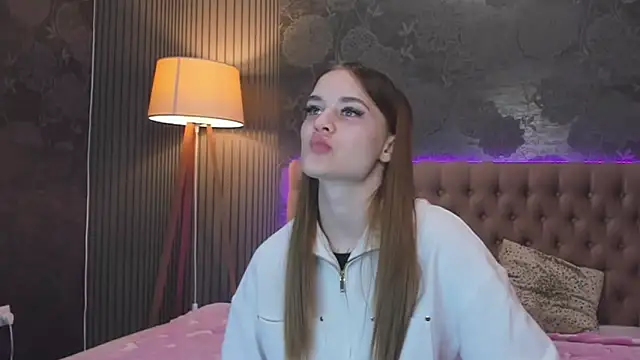 Snapshot of LuisaClover chatting on November 17, 1:06 pm LuisaClover online show from November 17, 1:06 pm