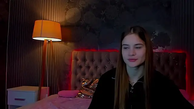 Snapshot of LuisaClover chatting on November 29, 1:47 pm LuisaClover online show from November 29, 1:47 pm