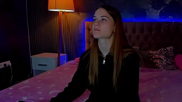 Snapshot of LuisaClover chatting on November 30, 12:53 pm LuisaClover online show from November 30, 12:53 pm