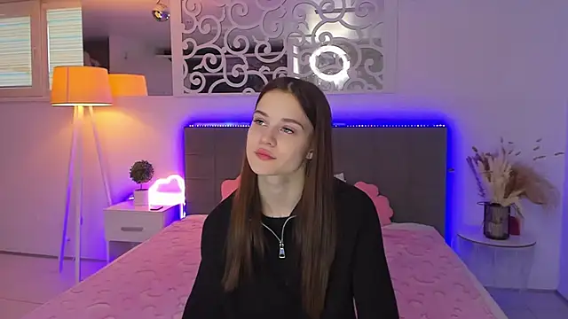 Snapshot of LuisaClover chatting on January 7, 1:13 pm LuisaClover online show from January 7, 1:13 pm