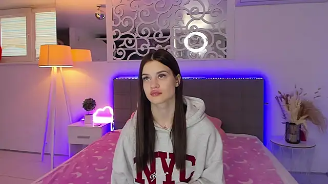 Snapshot of LuisaClover chatting on January 11, 1:05 pm LuisaClover online show from January 11, 1:05 pm