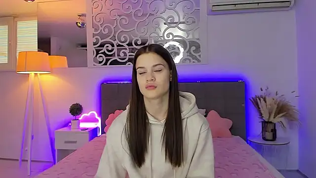 Snapshot of LuisaClover chatting on January 18, 1:15 pm LuisaClover online show from January 18, 1:15 pm