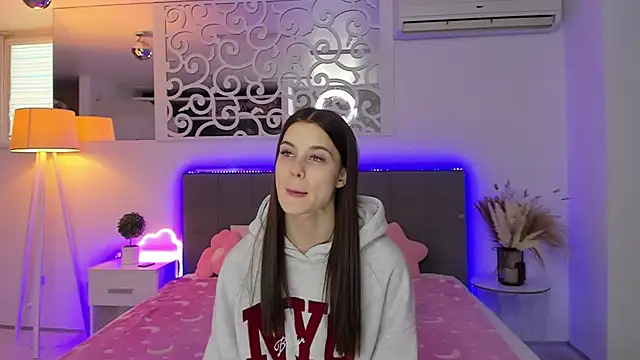 Snapshot of LuisaClover chatting on January 19, 1:15 pm LuisaClover online show from January 19, 1:15 pm