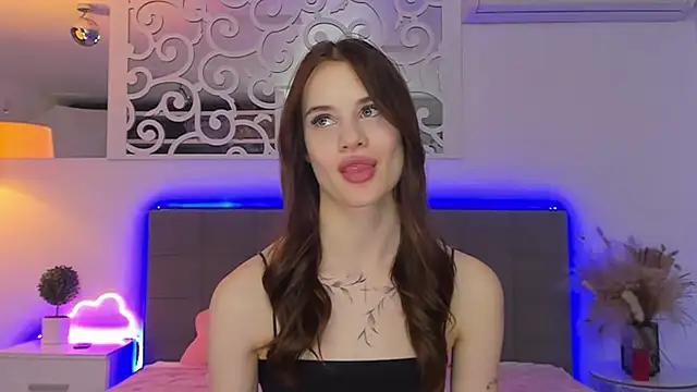 Snapshot of LuisaClover chatting on February 22, 1:42 pm LuisaClover online show from February 22, 1:42 pm