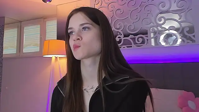 Snapshot of LuisaClover chatting on February 26, 1:21 pm LuisaClover online show from February 26, 1:21 pm