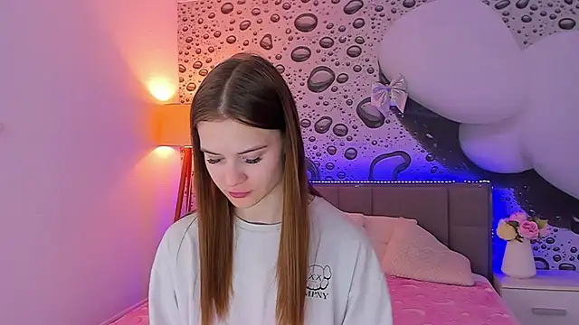 LuisaClover online show from May 31, 12:45 pm