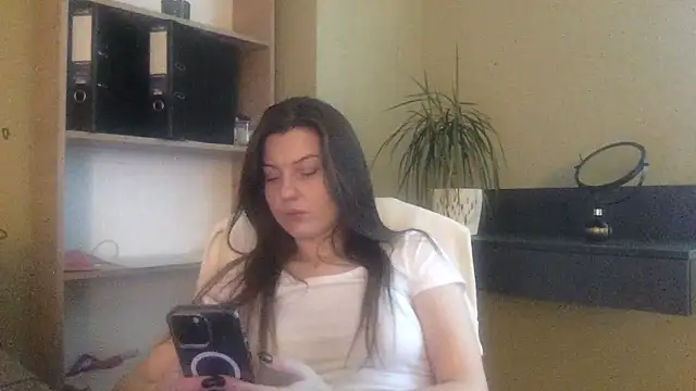 Snapshot of DollyRoma chatting on November 10, 8:35 am DollyRoma online show from November 10, 8:35 am