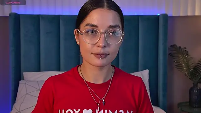 EricaKors online show from February 4, 8:42 am