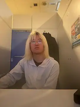 Snapshot of MUIMUICHAN27 chatting on November 30, 2:37 am MUIMUICHAN27 online show from November 30, 2:37 am