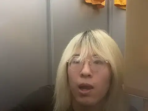 Snapshot of MUIMUICHAN27 chatting on December 19, 5:36 am MUIMUICHAN27 online show from December 19, 5:36 am