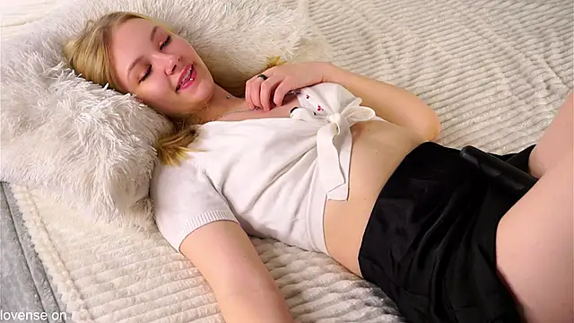 Snapshot of ElissaGlod chatting on November 5, 12:27 pm ElissaGlod online show from November 5, 12:27 pm