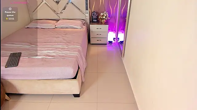 Snapshot of iam_nicolle chatting on November 8, 1:44 pm iam nicolle online show from November 8, 1:44 pm