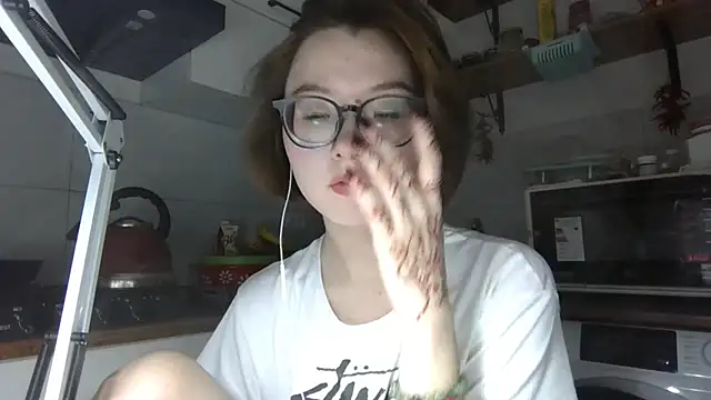 LilysTaylor online show from October 23, 5:55 pm
