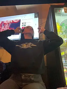 Lia  white online show from December 2, 11:11 pm