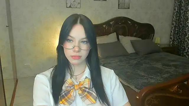 Snapshot of FloraCherry chatting on November 13, 11:42 am FloraCherry online show from November 13, 11:42 am