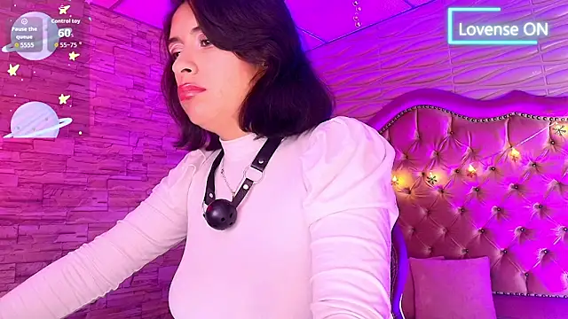 Roxanne Han online show from December 19, 11:50 am