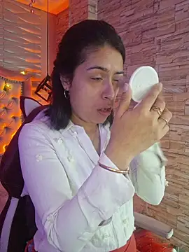 Roxanne Han online show from February 8, 12:08 pm