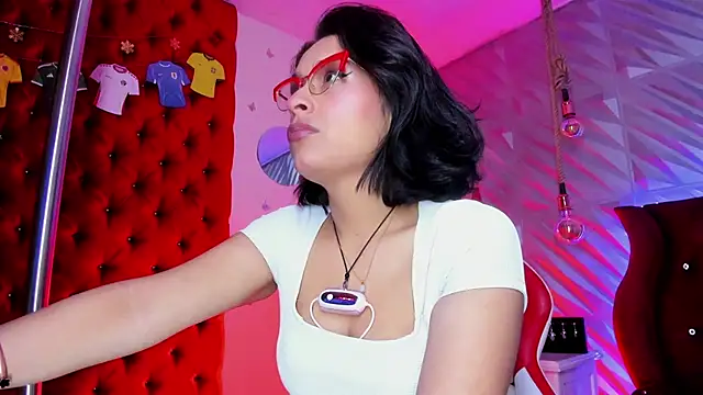 Snapshot of Roxanne_Han chatting on June 18, 12:42 pm Roxanne Han online show from June 18, 12:42 pm