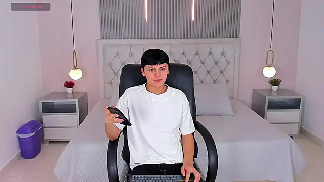 Snapshot of Maxii18_ chatting on December 15, 6:45 pm Maxii18 online show from December 15, 6:45 pm